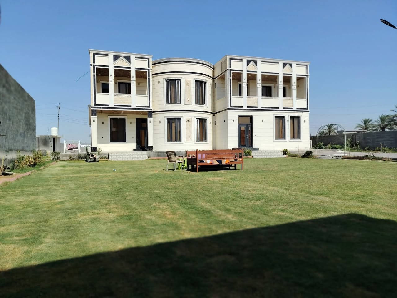 1500م للبيع
يحتوي على ٥ غرف نوم+ مع كل غرفه سويت
للاستفسار *********** /***********
بغداد ناحية الرشيد
