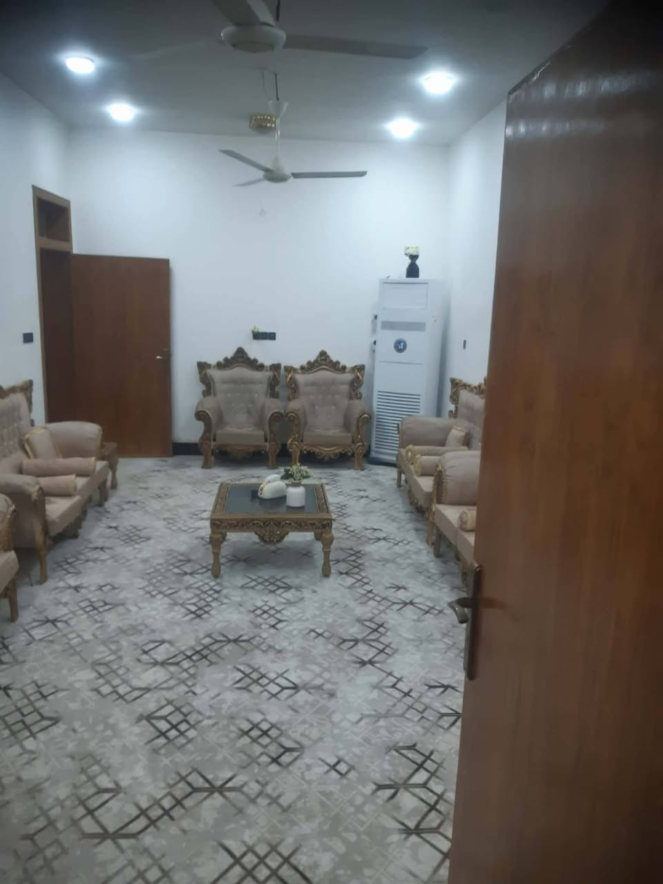 بيت طابو صرف للبيع 
===============

المساحة ٢٥٠ متر  طابق واحد 
====================
الموقع  ام العصافير من جهه المجسر شارع ٢٠ التجاري 
شارع مدرسة الطوفان الاقصى
==================================
يحتوي البيت على 
غرفتين 
صالة 
براني 
مطبخ
طارمة كبيرة وحديقة
صحيات داخلية وخارجية
 الطابق الثاني مخزن كبير  على كبر الصالة الجوه 
===============================
سنة البناء ٢٠٢٢
==================

للاستفسار اكثر مراسلة الصفحة


**إذا كنت صاحب هذا الإعلان وتريد حذفه لأي سبب، رجاءا أرسل رسالة إلى الدعم الفني**