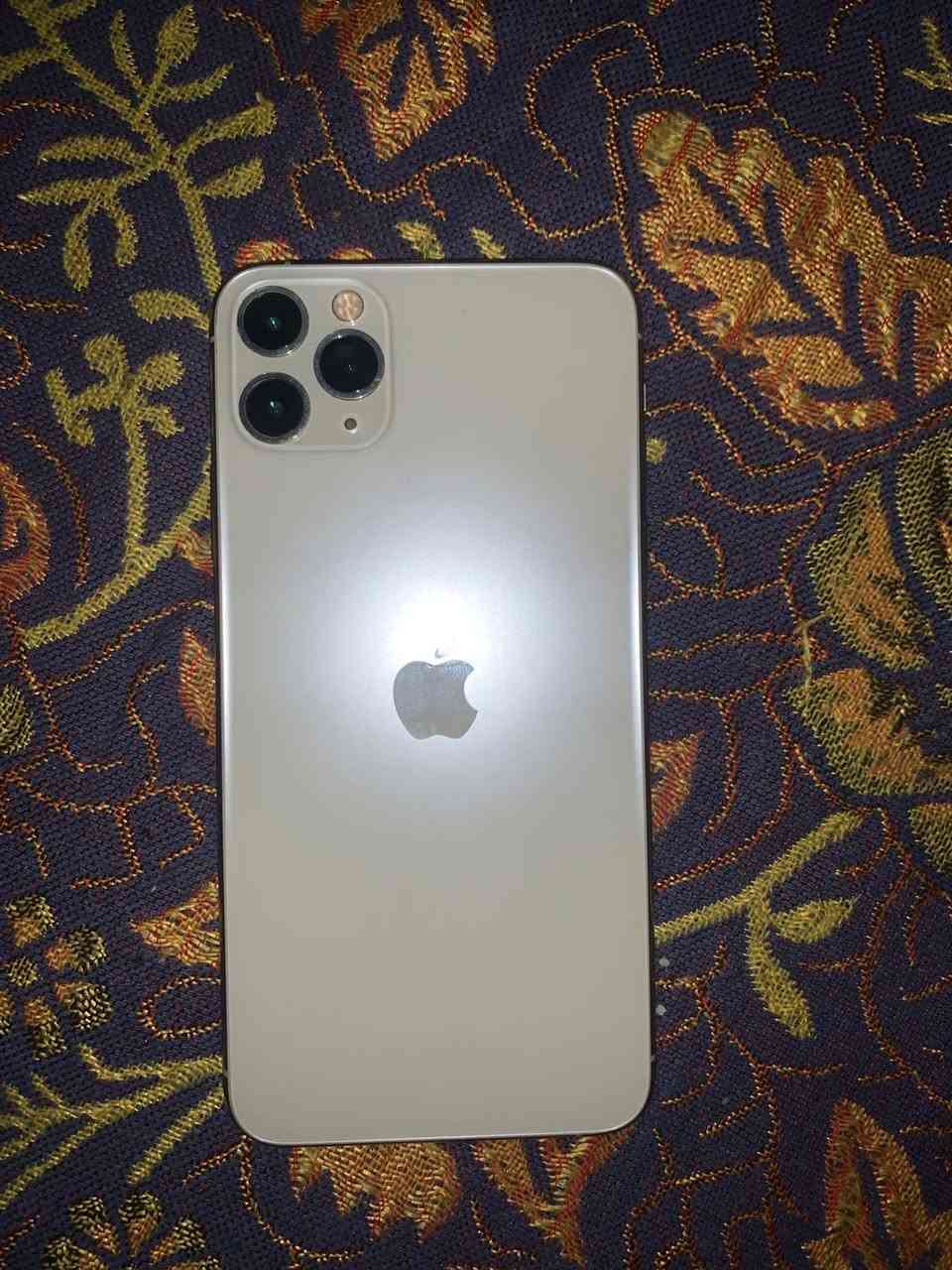 للمراوس فقط بكلكسي نوت 20او24
ايفون 11برو ماكس لون ابيض 256كيكا كارتونه وياء  وشاحنه  تشحن سريع مبدل شاشه اصليه وفلات شحن فقط بطاريه75 مكاني الشعب الرقم ***********
