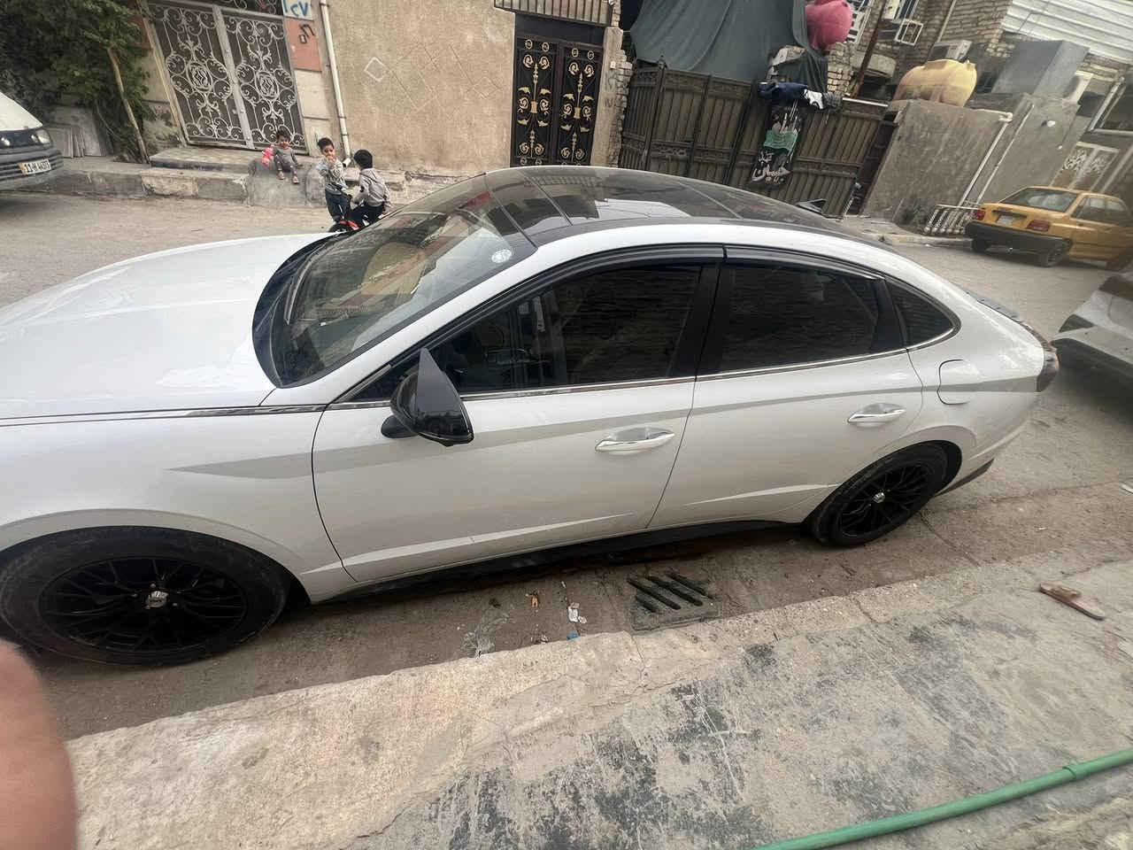 للبيع او مراوس   ((حسب القناعه ))
سوناتا أمريكي 1.6 
موديل 2020
ماشيه 114الف كيلو مو ميل 

 المواصفات Limited فول الأخير 
اوتو بارك
داتا شو 
بانوراما.        
بصمه 
تشغيل عن بعد
تقديم وترجيع بالريمونت
شاشه ديجتال
اناره داخليه محيطيه 24 لون 
كامرات 5 360 درجه 
رادار امامي خلفي 
رادار جانبي 
تحديد مسار 
قيادة آليه 
اوتو هولد
شحن وايرلس 
شفتات بالستيرن 
لايت 4 عدسات زنون 
اناره داخليه أليدي
كشنات جلد خزن ميموري 
كشنات تدفئة تبريد 
كشنات كهرباء 
صندوق ذكي
هاند بريك بصمه
نظام صوت  BOSE دمام
اشاير مري 
مري قلاب 
حساس امامي
حساس خلفي 
تبريد قطعتين 
تبريد بيانو تحكم شاشه 
لد امامي خلفي
مرايه داخليه تعتيم ذاتي 
داخل لون اسود
سمارت كروس كونترول
تحكمات ستيرن فول 
انظمه قيادة 4
ويل كب 17
شاشه كبير 
كامره خليفه محيطيه

السيارة امريكي 
((حادث جاملغ وباب الصدر بدون ايرباك))
((باقي سياره مكفوله))
((صور سونار بالمنشور))
(رقم اربيل تحويل ثاني يوم)

السعر 165 بيه مجال 
كلشي ذاكر بالمنشور اقره
 تفاصيل كامل واتصل
*********** 
مكاني بغداد البلديات
