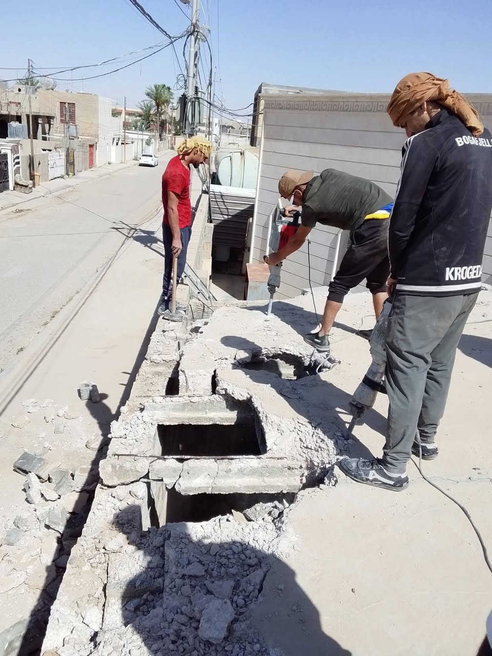 سلام عليكم  / يوجد كادر عمل جاهز/ تصعيد مواد/ تنضيف بيوت/ تفليش/ تكشيط/ تنضيف حدائق/ دفن نهري  / شقلنه ليل ونهار   /ومعداتنه جاهز/ ماعليك بس تصال على رقم  /     *********** /
