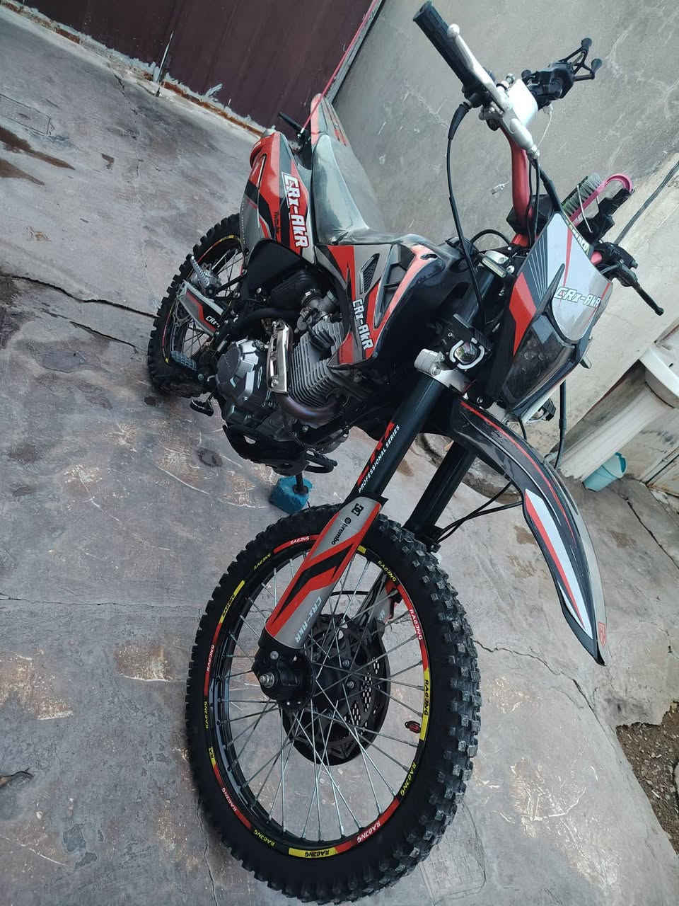سلام عليكم قفاز crx. akr موديل 2024 محرك 300لوك كله شغال جسمه كله شريكه شرط كهربائيات فول برغي نقص مابي شراي خابر ***********

