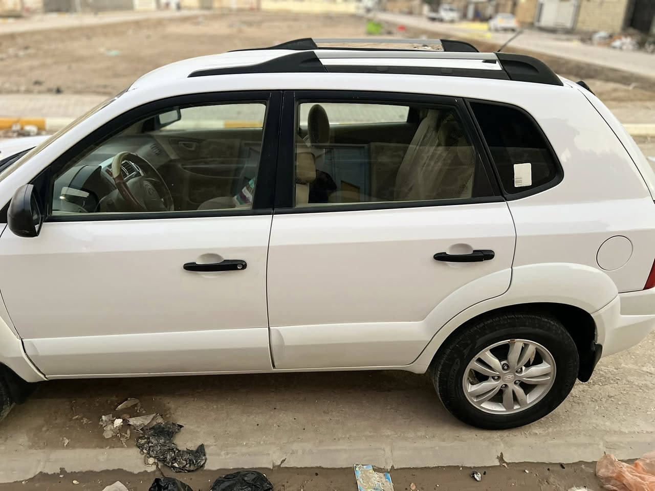 السلام عليكم
توسان 2010 خليجي بيها صبغ قليل بالجاملغ الإمام بدون فتح بدون ضربه بدون معجون الباقي مكفول سيارة جديدة وحلوه وجاهزه وكل نواقص مابيها 
***********
