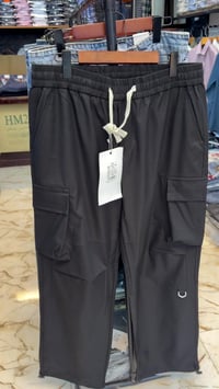 ملابس • بدون تفاصيل