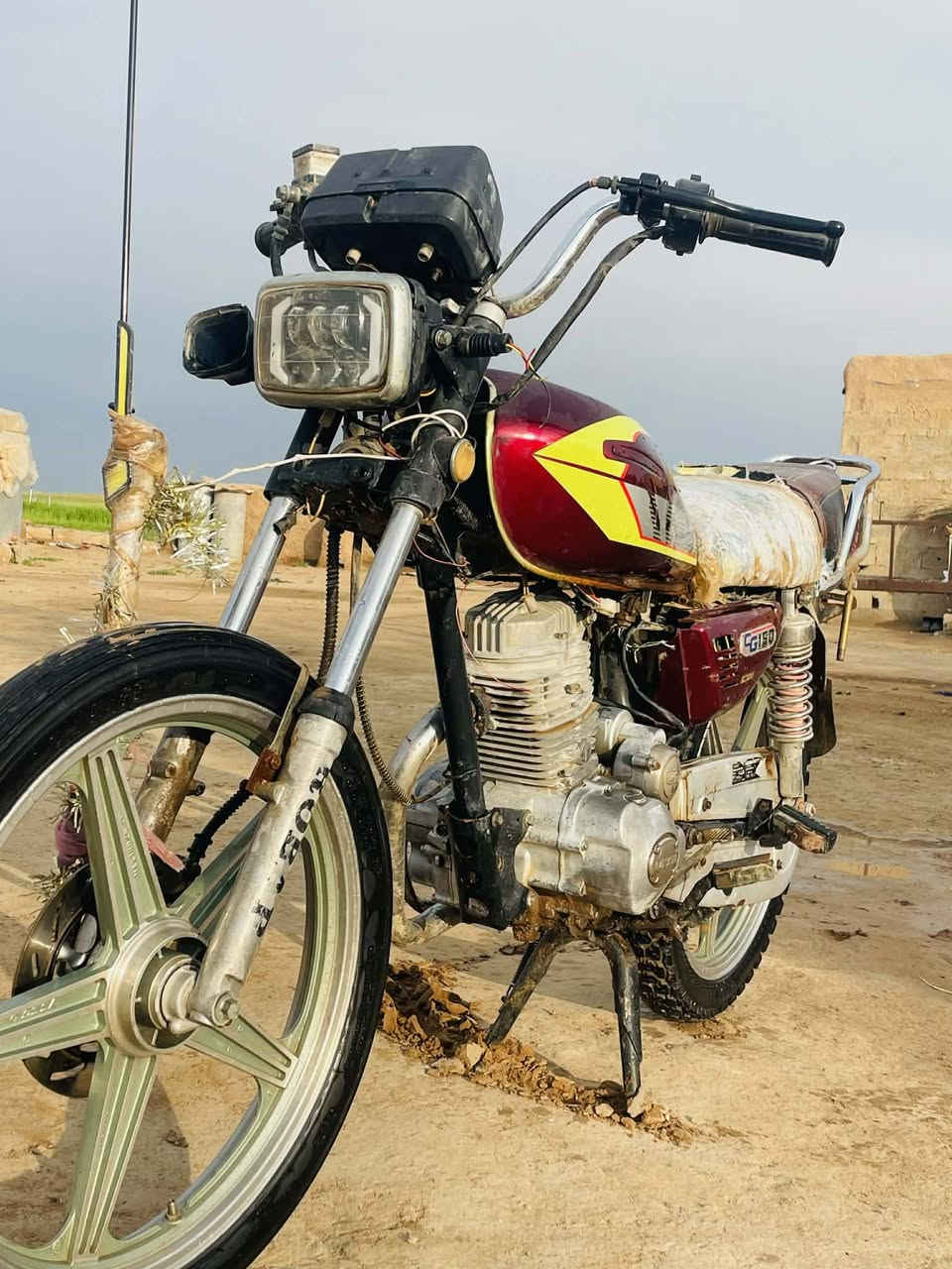 سلام عليكم درجة للبيع موديل 2015محدث 2020سعر 350وبي مجال محرك مفتوح اي ستفسار اتصل ‏***********
