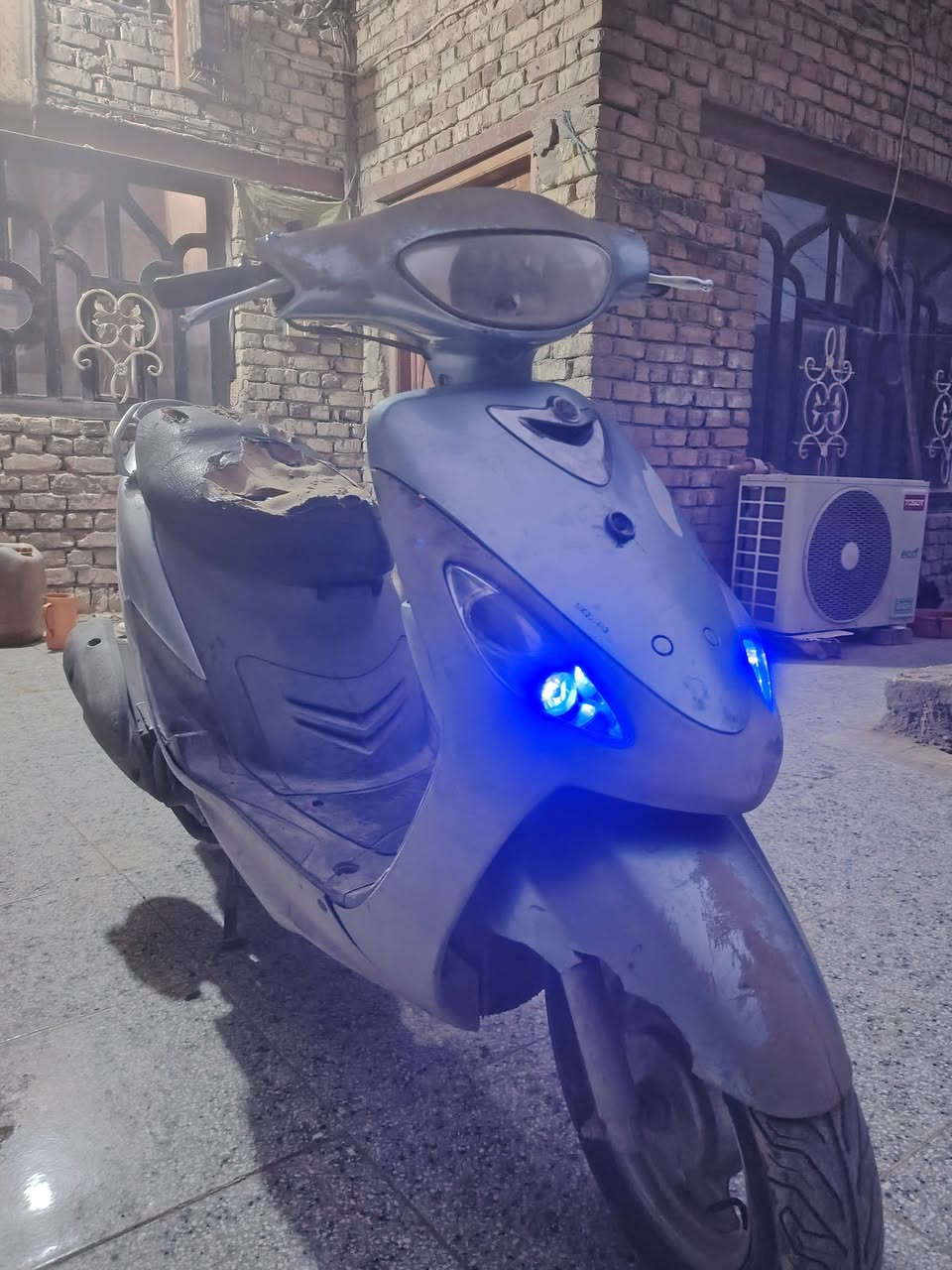 ماكس منغولي كفراتها مختمة ختم شوية كفراتها تعبانة لان بلاديات  فقط مبدل لاستيك ولف مكينة ناعمة متسمعلها صوت نكرة سلف بكل الوقت اي نقص ماكو كلشي شغال لايت سكن اشاير السعر٥٥٠ وبيها مجال قليل المكان حلة شارع٨٠ مدينة العاب ارض بابل 
***********
