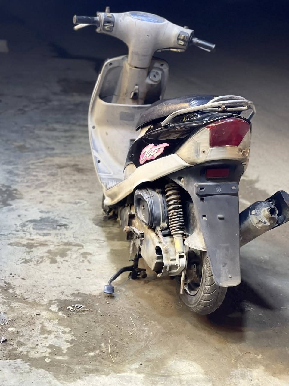 سلام عليكم للبيع دراجه ماكس منغولي للبيع الدراجه نضيفه شلعه و معدل فول السعر ٤٥٠ وبيهه مجال مكاني بغداد قرب جسر المثنئ رقم الهاتف ***********
