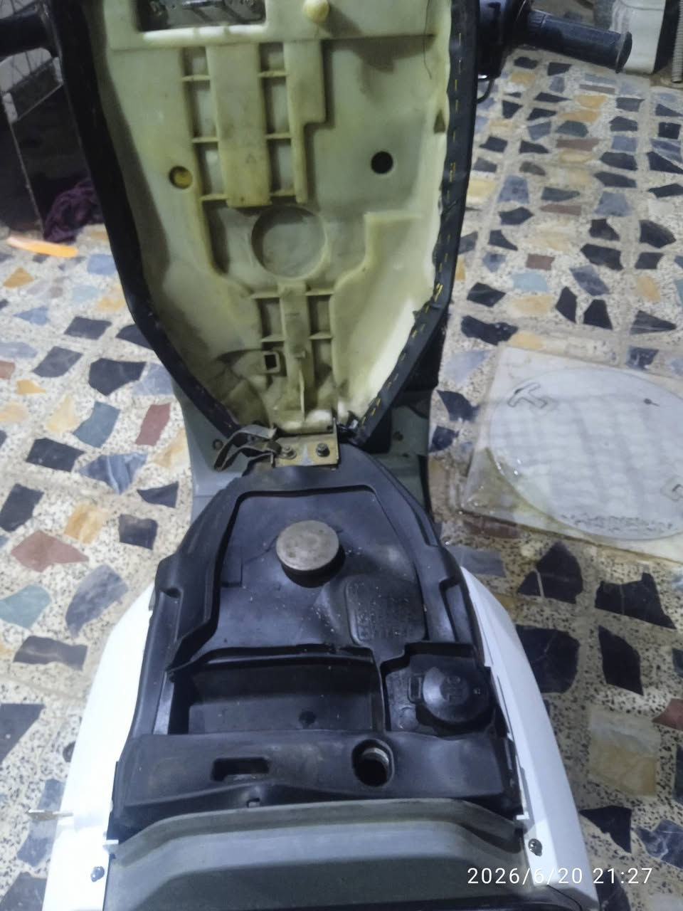 السلام عليكم بيكم نضيفه كله شغال كهربائيات سلف وهندر محرك بلاد كيلو متر عداد كلها شغاله سعر ٤٧٥ دراجه بلاديه مكان بغداد الحبيبيه قرب مطعم وليد ***********
