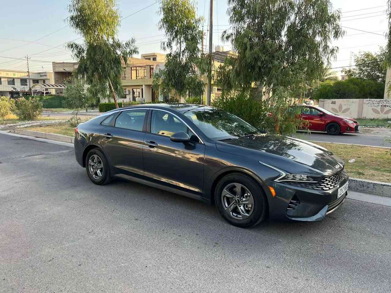 KiA K5 2022 - LX
محرك 1600 تيربو
ماشية 105,000 كم

المواصفات
شاشة كار بلي + اندرويد اوتو
بصمة ابواب
تشغيل عن بعد
كير 8 نمر
دفع امامي
مثبت سرعة
    فرامل ABS.
* نظام الثبات الإلكتروني ESC.
* مساعد الحفاظ على المسار.
* التحذير من الاصطدام الأمامي مع الكبح التلقائي.
* مراقبة انتباه السائق.
* مساعد الإضاءة العالي
* ⁠    مصابيح LED نهارية

حادثها من امريكا
جاملغ وربع البنيد + ايرباك سترين
بالعراق
تبديل بابين جهة اليمنه + بنيد والدعامية 
دعامية صبغ وتصليح 
بيها طخات بسيطة بالجاملغ الخلفي

ملاحطة الصورة قديمة

السعر 139$
مكاني بغداد البياع او زيونة
***********
***********
