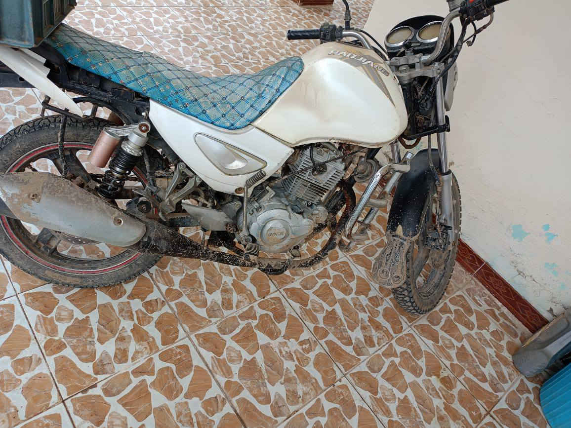 السلام عليكم ورحمه الله دراجه سنكي نضيفه موديل 2015 نكره سلف شغاله الاستفسار ***********
