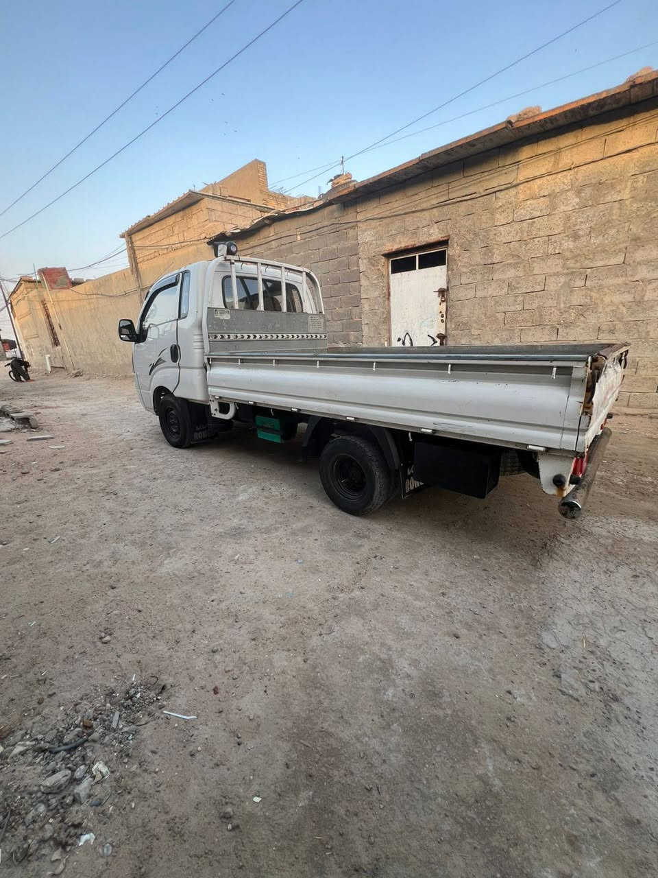 سلام عليكم كيه حمل لبيع موديل 2012 سياره جديده مال جناي وتخم تاير كلا جديد رقم نكليزي 
مكاني بغداد ***********
