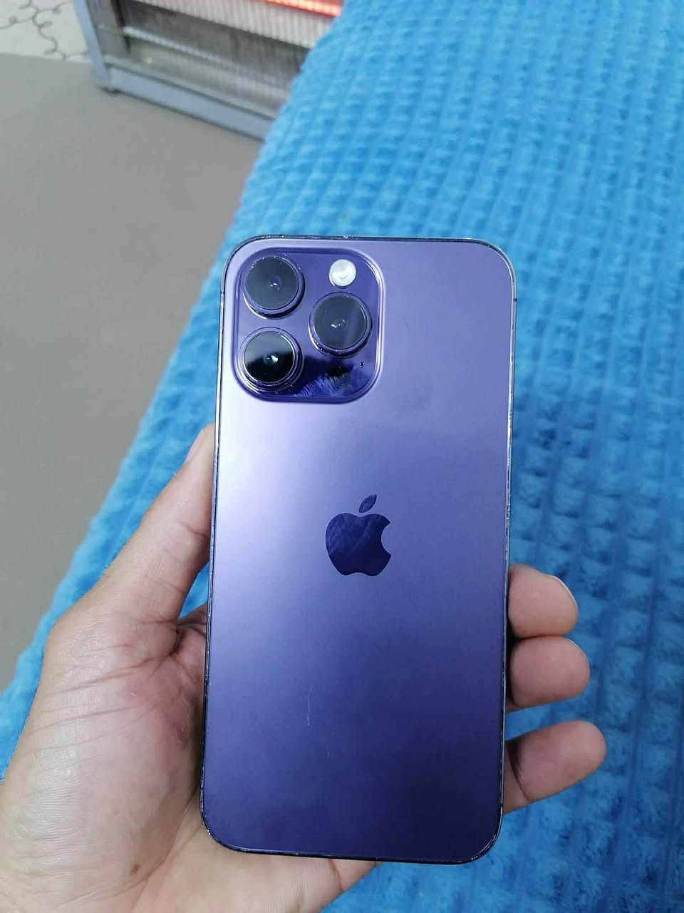 ايفون 14 بروماكس 
ذاكرة 128 
تك سيم
نظيف جدا فقط بطارية مبدلة نوعية ممتازة
والباقي كلو شرط انطيك ضمان اسبوع كامل 
السعر 650 الف 
*********** مكاني القيارة
