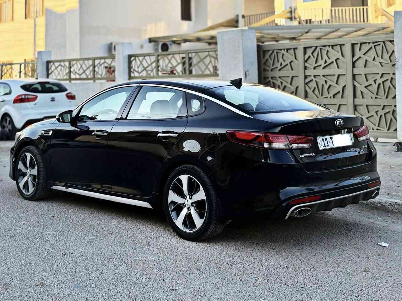 السلام عليكم
***********
كيا اوبتما خليجي 2016 GT Line رقم بغداد بأسمي
محرك 2000 دوش
مكفولة كفالة عامه
تجي اعلى مواصفات بال جي تي 
بانوراما
بصمة دخول ذكي 
إنارة داخلية محيطية 
شاشة كبيرة 
تحكم ستيرن كامل
رادار أمامي مع تحديد مسافة سيارة كدامك 
رادار خلفي + رادار جانبي 
حساس أمامي خلفي 
شفتات ستيرن 
كشنات كهرباء + كشنات تدفئة تبريد 
شحن لاسلكي 
صندوق ذكي عند الأقتراب 
نضام قيادة ذاتية 
تبريد منفصل أمامي وخلفي 
نضام اوتو هولد ازدحامات 
هاندبريك بصمة 
انضمة قيادية  نورمال + سبورت + ايكو 
كاميرا 360 درجة ( امامي خلفي وجانبي )
لايتات اوتو 
مري قلاب مع البك 
نقطة عمياء 
 خزن ميموري كار بلي 
بردات خلفية 
الصدر جديد شديته وبالعافيه الي ياخذها 
مكان السيارة بغداد - حي الاعلام 
السعر 158 وبي مجال ان شاءالله
