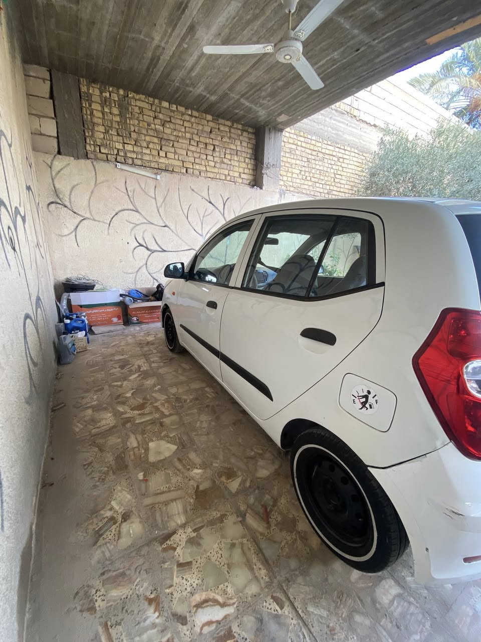 السلام عليكم. هواند Lio موديل 2013سيارة حلوة. مكينه. 4سلندر. من مكينه من حدادة. من تبريد. جاهزة  من كل شي.  سياره. السعر 77وبيها مجال. نجف مكاني. الاتصال. ***********😍😇
