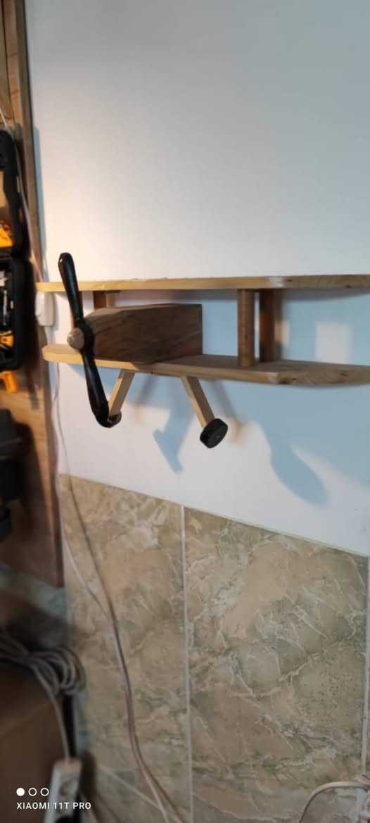 للفنون الخشبية 🪵
🔨 نجار محترف.. حوّل خيالك لواقع بلمسة خشبية.
✨ نصمم ونصنع: (رفوف مودرن - أثاث ذكي - ديكورات داخلية).
💯 خشب طبيعي 100% | جودة تعيش وتدوم.
📍 [بغداد الشعب]
📞 للطلب والاستفسار: [***********]
📥 "بيتك يستحق لمسه فنية"
