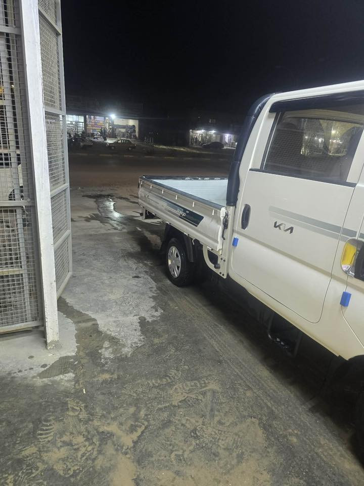 كيا حمل دبل قمارة للبيع مديل 2023ماشية70 الف كيلو.  رقم ديوانية انكليزي سنوية جديده للتواصل ***********السيارة بأسمي مكاني الحلة
