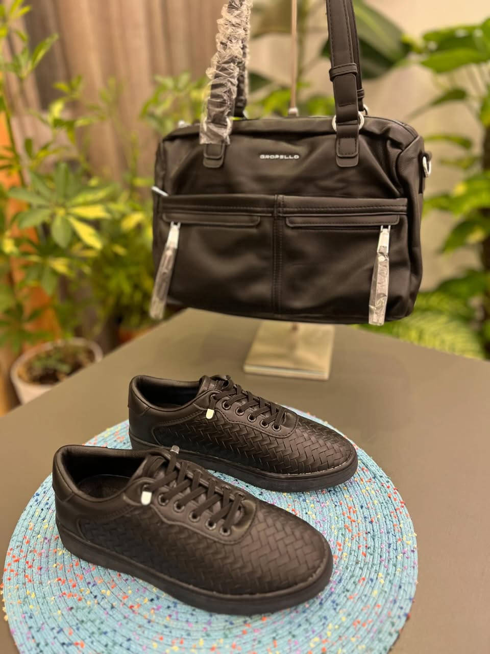 #الاسود_يليق بيكِ سيدتي

وفرنا الكم اجمل تنسيقات اللون الاسود 

لان اناقتج تهمنا 

للحجز والاستفسار يرجى مراسلة البيج عالخاص
او عبر الرقم ***********

توجد خدمة توصيل كافة محافظات العراق
 بغداد 5 الف
المحافظات 6 الف 

#اناقة_حقائب_ماستر_كوالتي_عالي_ 
#بنات_العراق_شباب_العراق 
#اسود_ 
#احذية_نسائية_بجودة_عاليه
