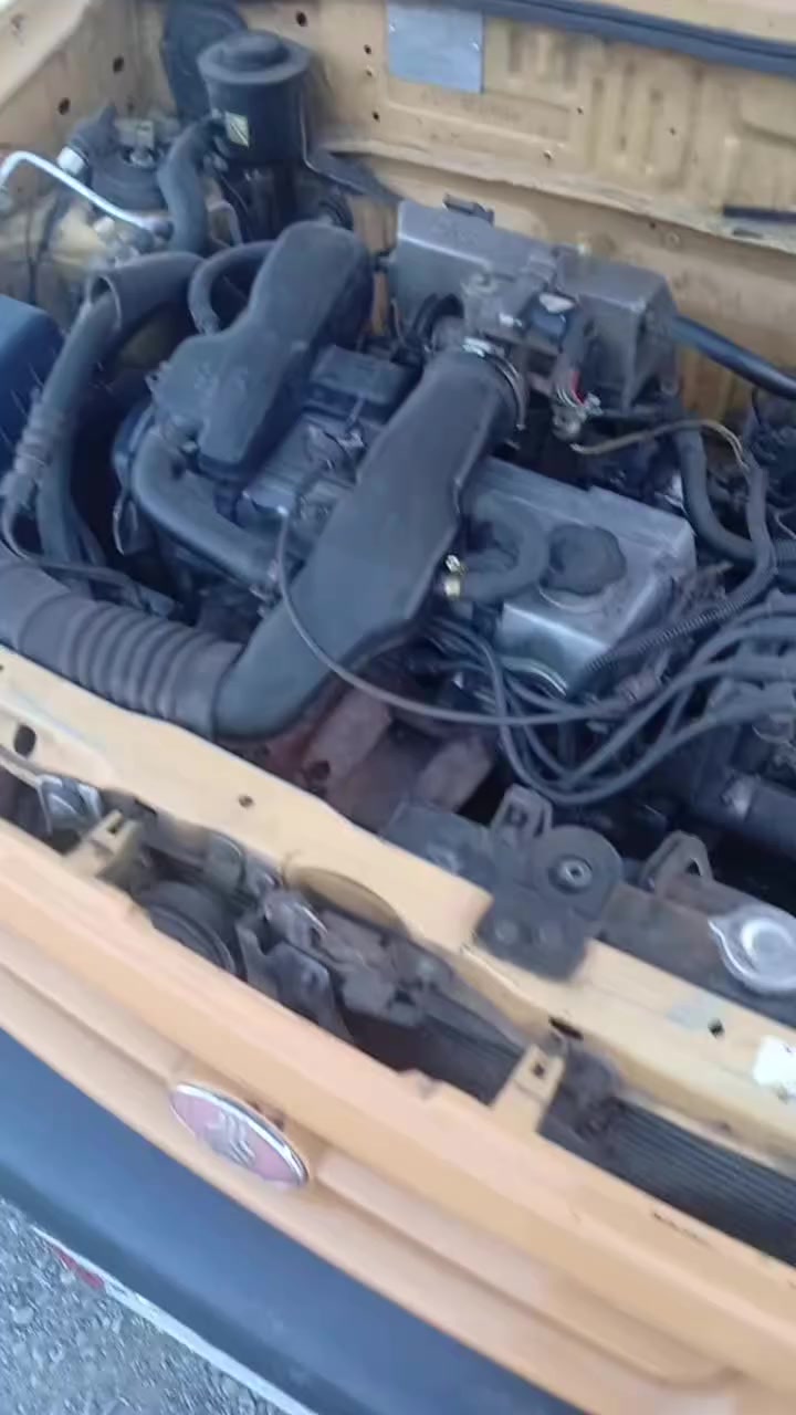 بسم الله الرحمن الرحيم اللهم صلي على محمد والي بيت محمد 
سيارة سايبة موديل 15رقم بصرة الماني سنوية سكنل عضم عاج 
مكينة وكير جدد حدادية زينة 90/100 تايرات زينات  كهربائيات كلها شغالة بدون راعي اتكفل عشائر وقانون سعرها 12ورقة وبيها مجال حك جيتك بس عنواني بغداد مدينة الصدر هاتف ***********
مال واحد يشتغل بيها على باب الله 
سيارة زينة وجاهزة لاتنسى موديلها 15. وسعرها 12 السنوية مصورها وية الصور
