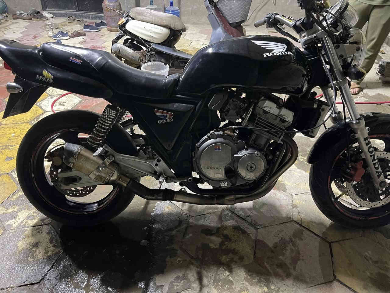 سيبي فور مكينه ٤٠٠مكينه رصاصي جيل اول مكفول كفاله عامه اوراق كامله دراجه كلش نضيفه شلعه معدل بطناش تايرات جديده شالنصه رياضي نكره سلف ترايك للبصره مكاني كربلا السكان الشراي يتصل السعر ١٦٠٠..اتصل ***********
