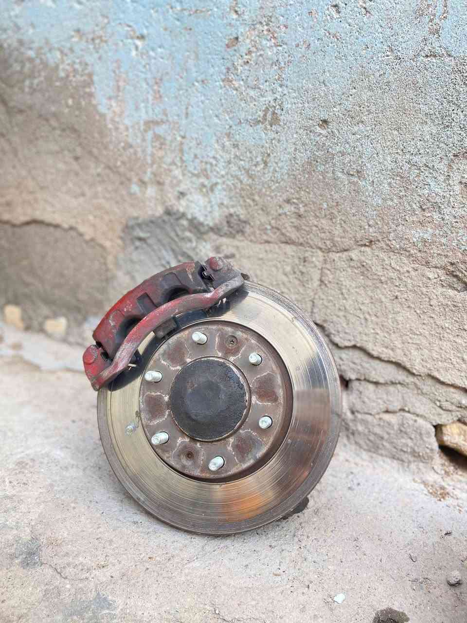 فلنجة تايرات امامي   سيارة ستاركس 2008
كاملة مع الفج وباب اكسن كامل  جدد مال بالة  للبيع 
القطعة الوحدة 110 الف 
الرقم: ***********
