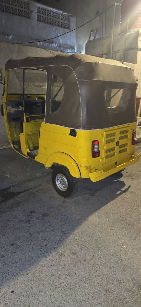 السلام عليكم شباب الشراي فقط اتصل مو شراي لا تراسل ولا تشلع كلبي كبل اكلك انباعت تكتك موديل 20 رقم وسنويه لوحات محد مستلمهن لا عليها وصل ولا مدكوكات على التكتك تعمير عام مجفته محركه اخرس مصبوغه عام وشرط المداور راعيها موجود متا ماتريد تداور تريد مقطعها قبل الصبغ هم موجود اي استفسار اتصل فقط *********** تعمير عام تعمير عام تم حبيبي وكلشي كدامك ولا جاي اغشك
