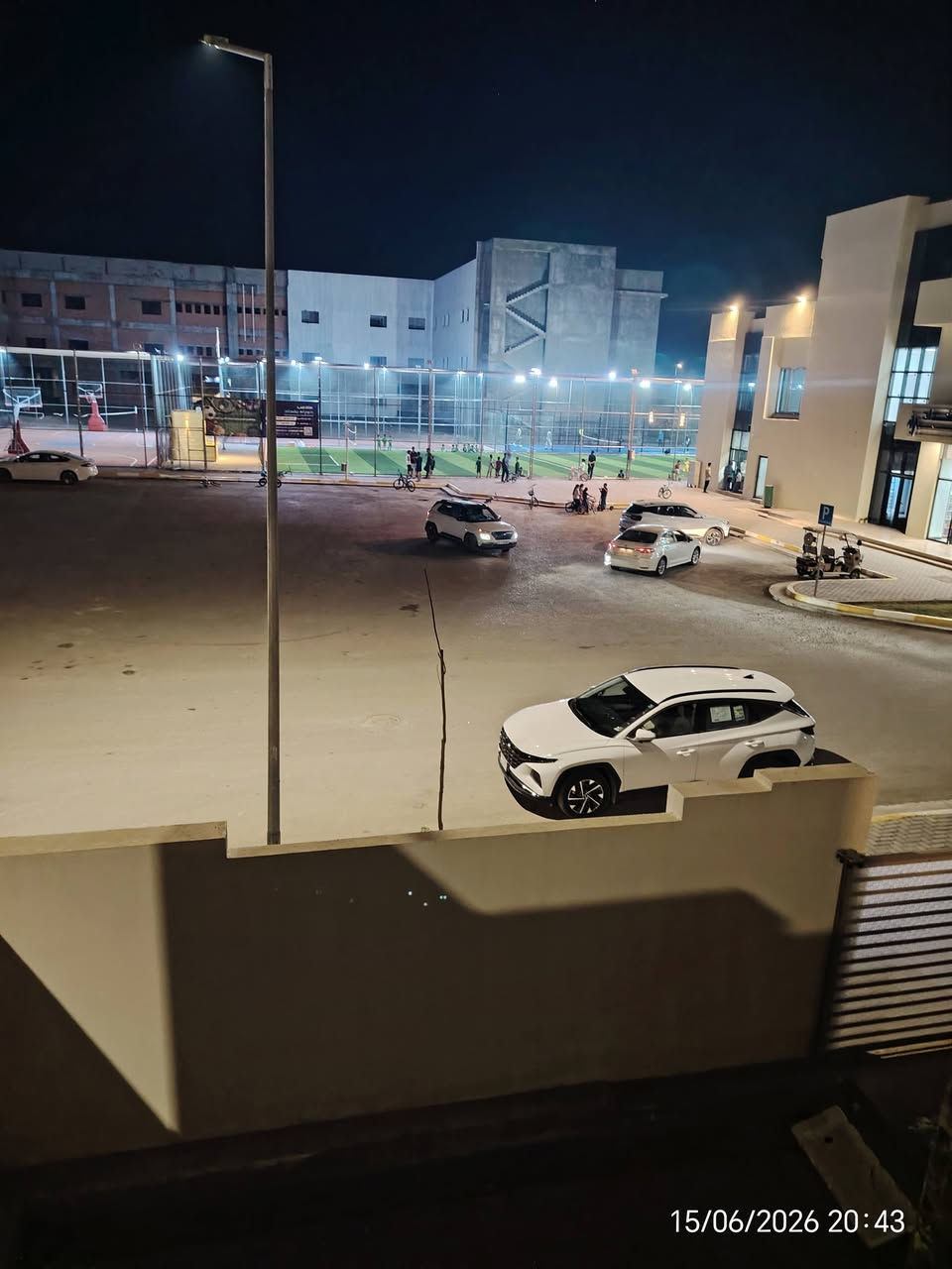 – بيت للبيع طابق ونص 
#بمجمع_حوراء_بغداد_السكني

🔹 المساحة: 200 م²
🔹 واجهة المنزل: 10 م
🔹 النزال: 20 م نضام غربي 

يتضمن المنزل:
🏠 3 غرف نوم مع سويتات
🏠 صالة وهول واسع
🏠 مطبخ 
🚗 كراج للسيارة
🌳 حديقة أمامية وخلفية

مميزات إضافية:

 طابق ونص ركن زيرو بلوك 17 رقم 423  مقابل الملاعب والباركينك  والصيدلية و السوبر ماركت والمدارس وبين الحديقتين وبظهر المول موقع ممتاز جدا جدا يضم 5 سبالت جديدة انفيرتر تحكم ضمان 5 سنوات مع اضافات متعددة  على البيت . 
للاستفسار والتواصل: ***********

✨ فرصة ممتازة لامتلاك منزل أحلامك في مجمع حوراء السكني السعر المنخفض
