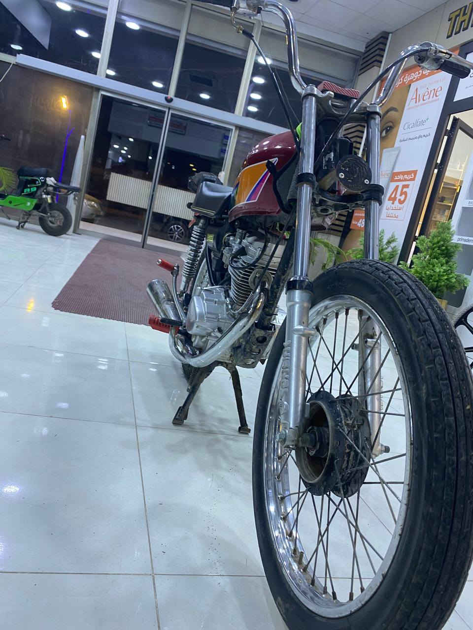 السلام عليكم دراجه هوندا محرك موديل 25 جديد ما مفتوح كبس سعر 450 وبي مجال واللي يحب يت اللي ***********يحب ينتصر هذا الرقم وهذا خاص
