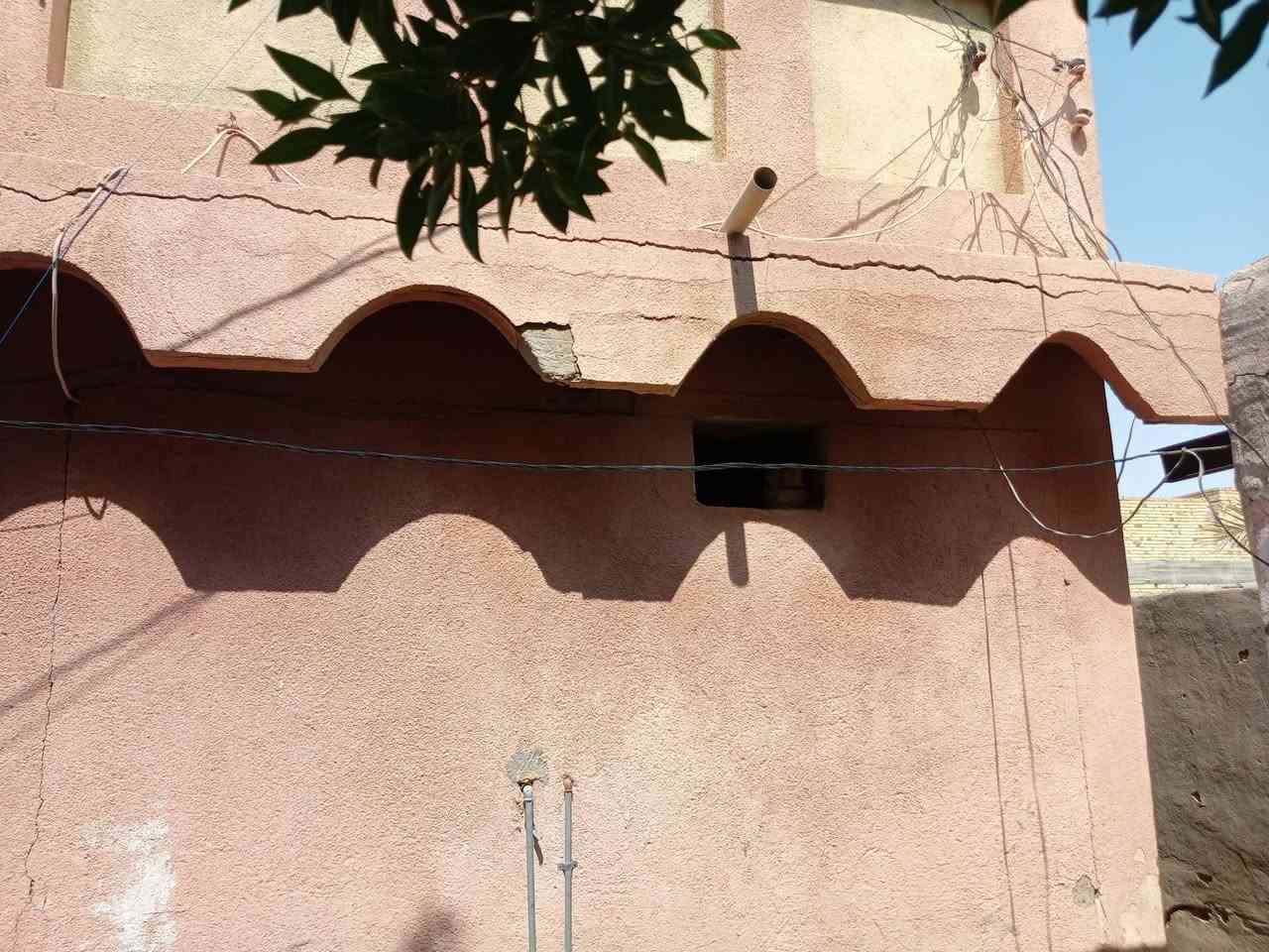 بيت للبيع ملك طابو صرف 
مساحه 250م يتكون من ثلاث غرف وصاله وديوانيه ومطبخ كونكريت مسلح وطابوق مكان البيت الشطره السيديه قرب ال عفريت يم المولد منطقة هادئة السعر 70 وبيه مجال استفسار اكثر ***********واتساب
