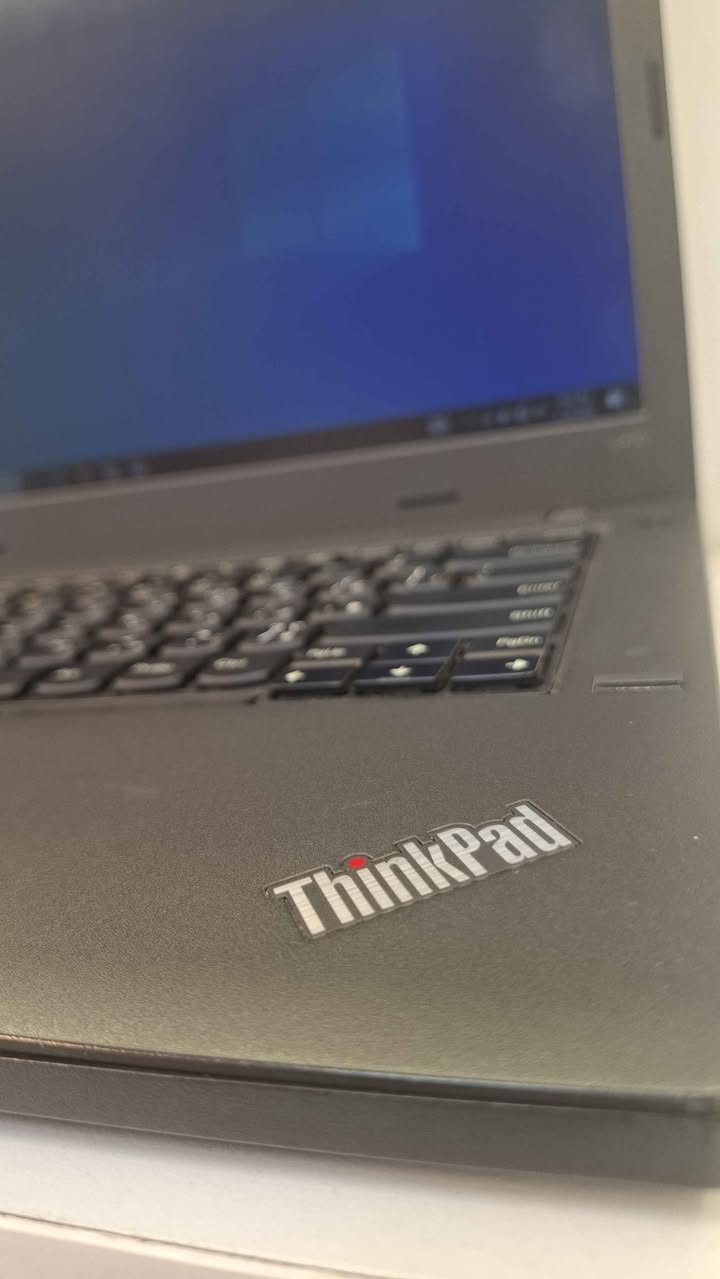 شتێکی پاک و خاوێن 
زۆر باشە بۆ کاری ڕۆژانە و کاری مامۆستا و قوتابیان 
کامل تەعریفات و ئەکتیڤی مایکرۆسۆفت ئۆفیس و ویندۆزی لەگەڵە 🎁 
وە شەحنی بیلادی لەگەڵە ✅
گەیاندنیش هەیە 🚕 أربيل, العراق


**إذا كنت صاحب هذا الإعلان وتريد حذفه لأي سبب، رجاءا أرسل رسالة إلى الدعم الفني**