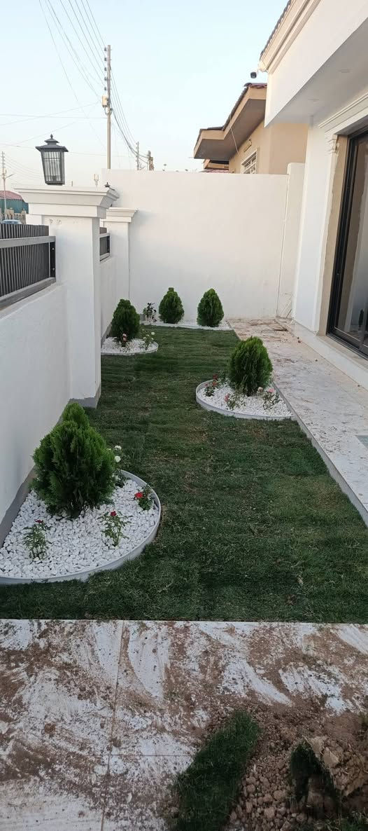 وه ستاي حه ديقه بؤ ديزاني كردني حه ديقه خاوين كردنه وه ي مه زرعه وبؤ جاكردني هه موو جؤره دارودرختيك به جوانترين شيؤه  واتساب فايبر ***********🤙☎️🪏 أربيل, العراق
