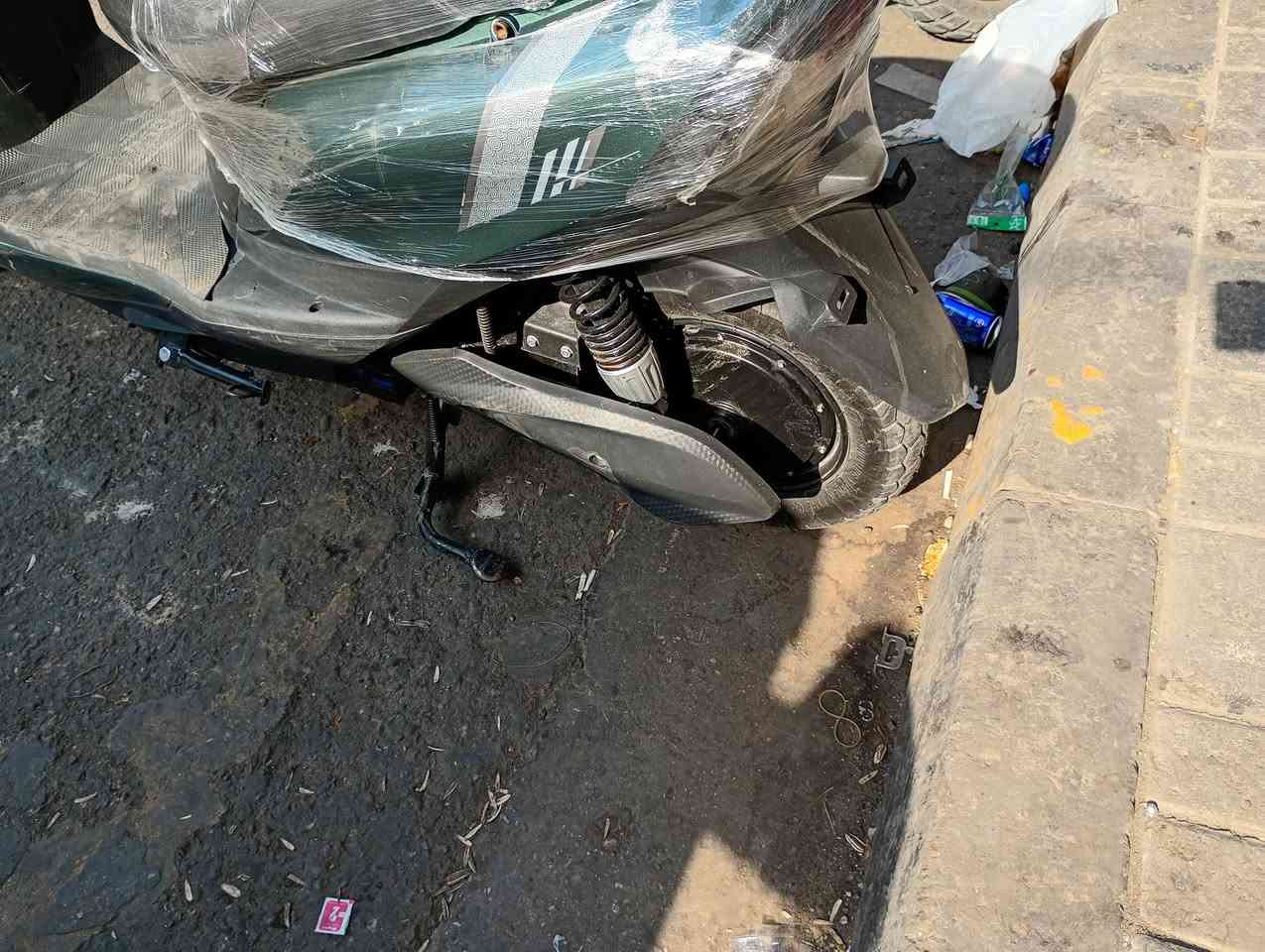 بغداد الكراده دراجه شحن للبيع
سلام عليكم دارجه شحن ام عيون موديل 25 صار شهرين من مشتريها مواصفات فول تاير چوبلس ويل كاب 6 بطاريات  كروس سرعه شحنها يمشي 70كيلو غير متواجد على فيس اتصل على رقم *********** بي واتساب
