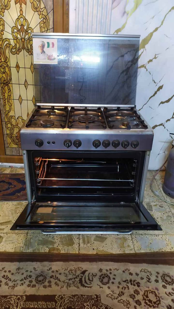 طباخ خمس عيون ايطالي اسمه جيرمني معروف وغالي بالسوك 
اني عارضه 250
كله شغال عيون وفرن وجداحات وكلوب وشوايه سل ستيل 
مكاني بغداد 
اذا شراي تعال خاص ولا تكسر بحلال الناس حرام بغداد, العراق


**إذا كنت صاحب هذا الإعلان وتريد حذفه لأي سبب، رجاءا أرسل رسالة إلى الدعم الفني**