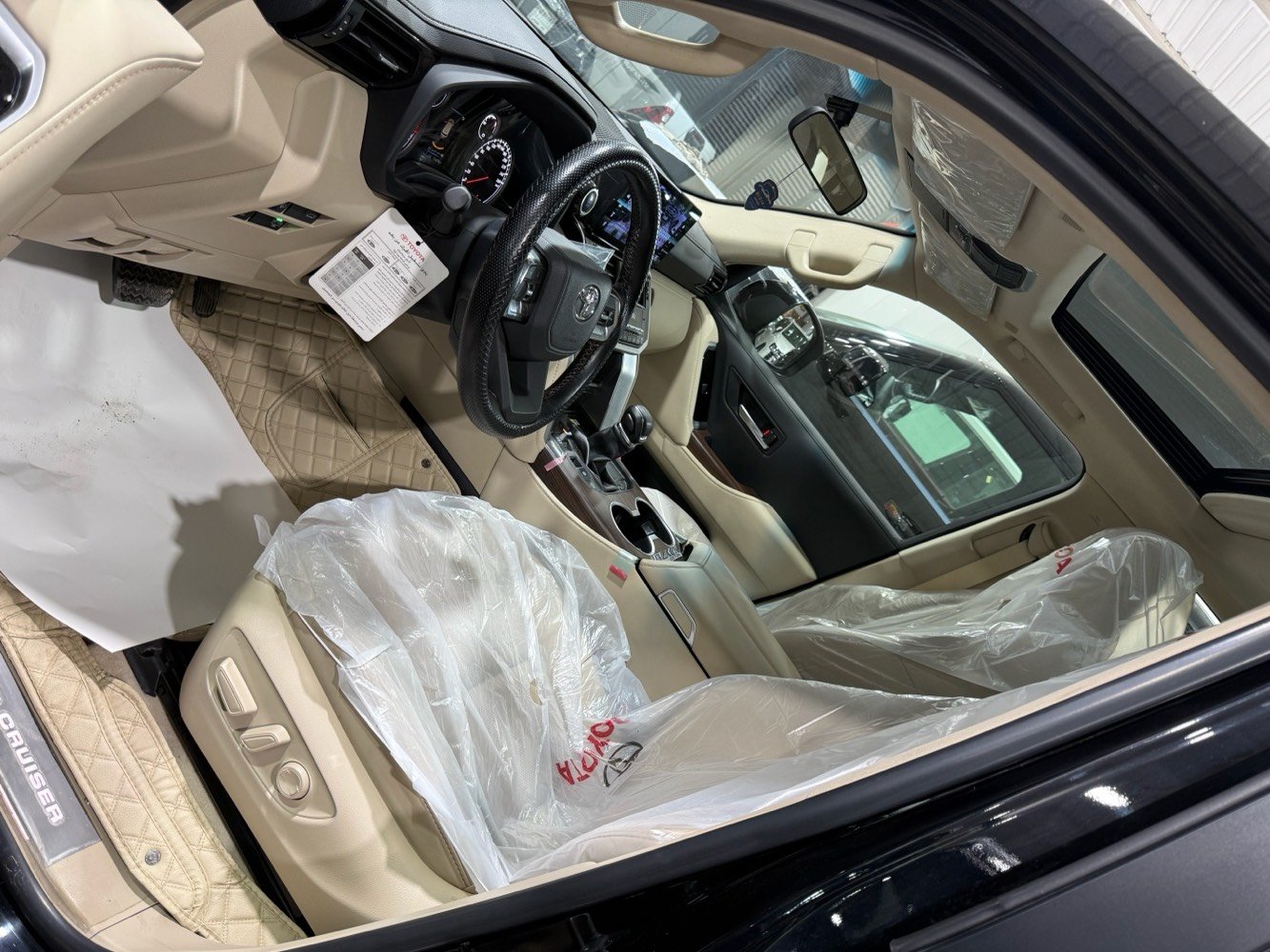 * لاندكروزر GXR لمتد بلاك ادشن 2024 رقم بغداد مستعمل 
* ⁠سعد العبيدي (7700637589)
* ⁠الموديل : 2024 
* ⁠الفئة: GXR / LIMTE بلاك 
* ⁠السعر (68.000 $) دولار 
* ⁠اللون اسود رقم بغداد 
* ⁠العدد (زيرو)داخل جلد (بيجي 
* ⁠محرك  6 سلند (4000) 
* ⁠لد شباك امامي 
* ⁠شباك امامي اسود بلاك 
* ⁠علامات البلاك الخمسة 
* ⁠ترايش ابواب اسود 
* ⁠كتابات اللمتد ولاندكروز الاسود
* ⁠سبايدر  خلفي شمعة
* دعاميات كت (لحاية) 
* ايرباك عدد (8)
* ⁠بصمة تشغيل بصمات ابواب عدد (5) 
* ⁠شاشة امامية كبيرة 
* شاشات خلفية عدد (2)
* ⁠كامرات عدد 4 (360 درجة) 
* ⁠فتحة سقف (سلايت) 
* ⁠كراسي الامامية كهرباء 
* كراسي الامامية تبريد 
* ⁠مقاعد (7) راكب دفع رباعي (4 * 4) 
* ⁠ثلاجة وسطية جنطة كهرباء 
* ⁠تشغيل عن شاحن واير ليس 
* ⁠حساس امامي خلفي 
* ⁠مري طي كهرباء ويل (20 انج)
* ⁠وباقي مواصفاتGXR المتد  البلاك المعروفة 
* ⁠السعر (68.000 $) دولار 
* بغداد - معارض النهضة - الشارع الثاني - شركة الخليج العربي هـ(***********)