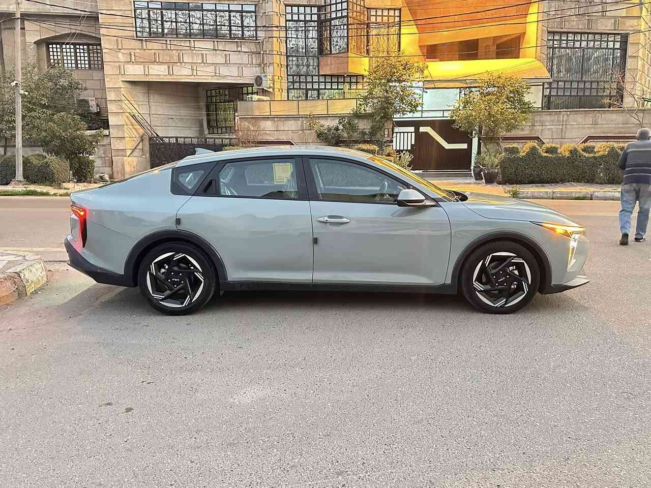 سلام عليكم للبيع كيا K4  موديل ٢٠٢٥ حادث موضح بالصور بدون دواخل  مواصفات فول عده الفتحه السياره باسمي سنويه تحويل مضمون العنوان بغداد الكاظميه السعر ١٧٩ وبي مجال للشراي يتصل ***********
