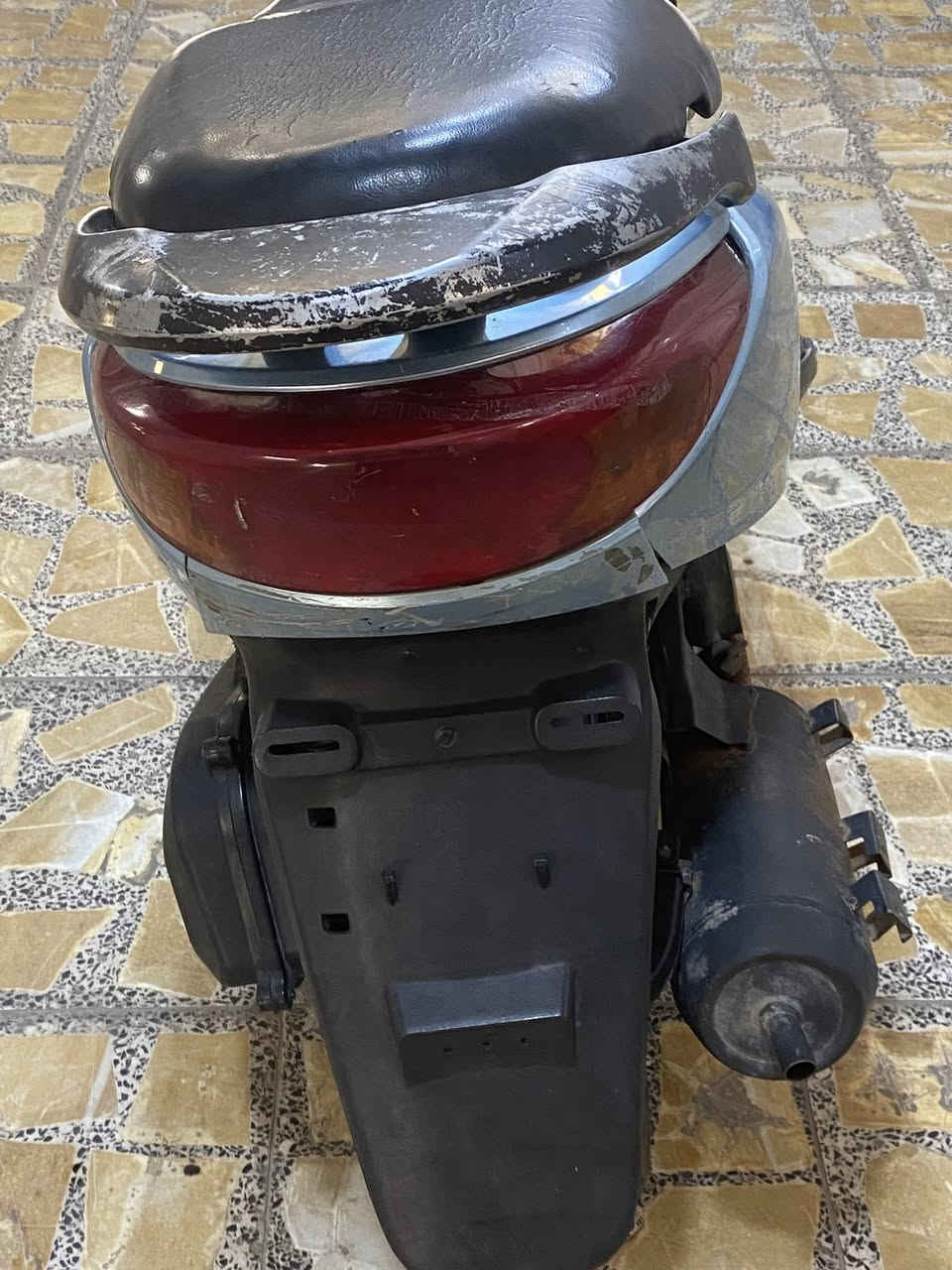 سلام عليكم دراجه بريز نضيفه محرك فولل صوت ناعم كلش دراجه كلشي شغال بيه بس عندك مجامع مالته عاطله باقي كل شغل حت كهربايات شغله وراق ومنفيس سعره ٤٥٠ وبيه مجال قليل مكان بغداد مدينه رقم ***********5
