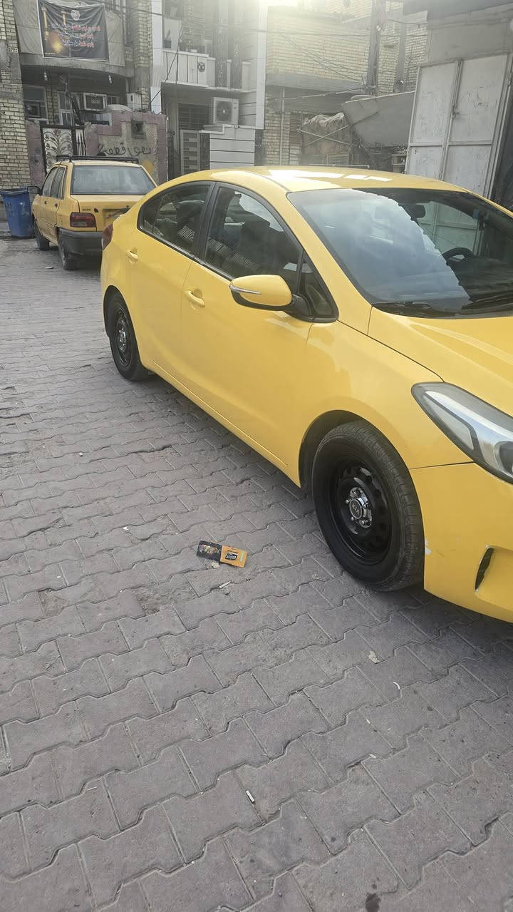 السلام عليكم
متاح كيه فورتي ٢٠١٧ للبيع 

حادثه بنيد نص فول 

مكينه ٢٠٠٠

مكينه كير مكفول 

المكان بغداد مدينة الصدر 

السعر ١٢٠.   ***********
