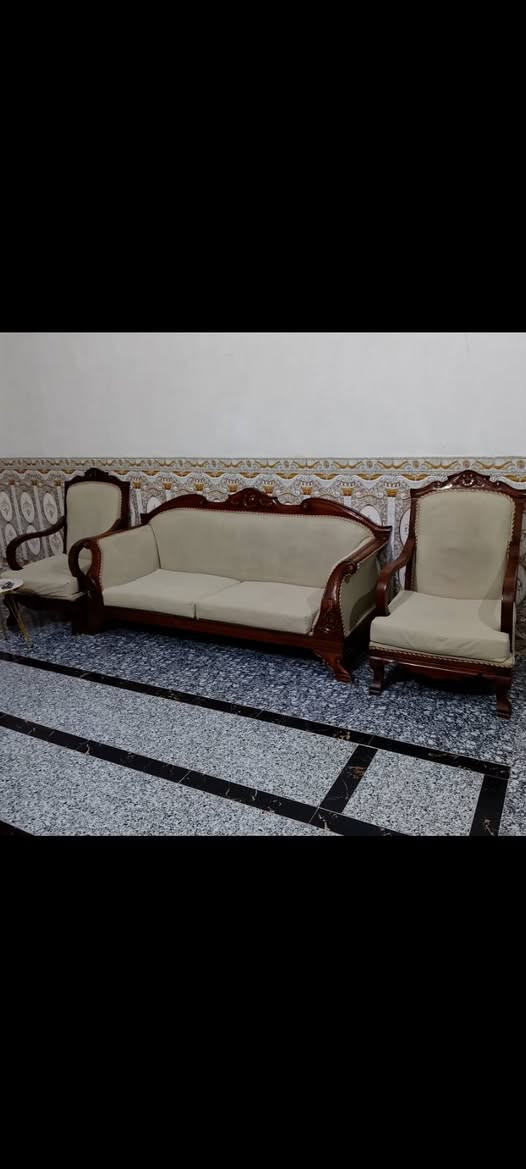 السلام عليكم تخم للبيع نضيف كلش صاج تحفه السعر 350 ألف الاتصال ***********
