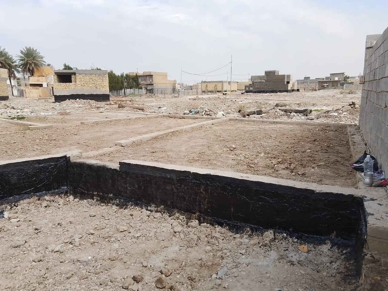 السلام عليكم بتلو كامل مساحه القطعه ١٨٠ متر بالطهمازيه فرع مخبز المصطفى يتكون من غرفتين كبار هول صاله مطبخ للبيع الاستفسار سعر على الخاص هذا رقمي ***********
