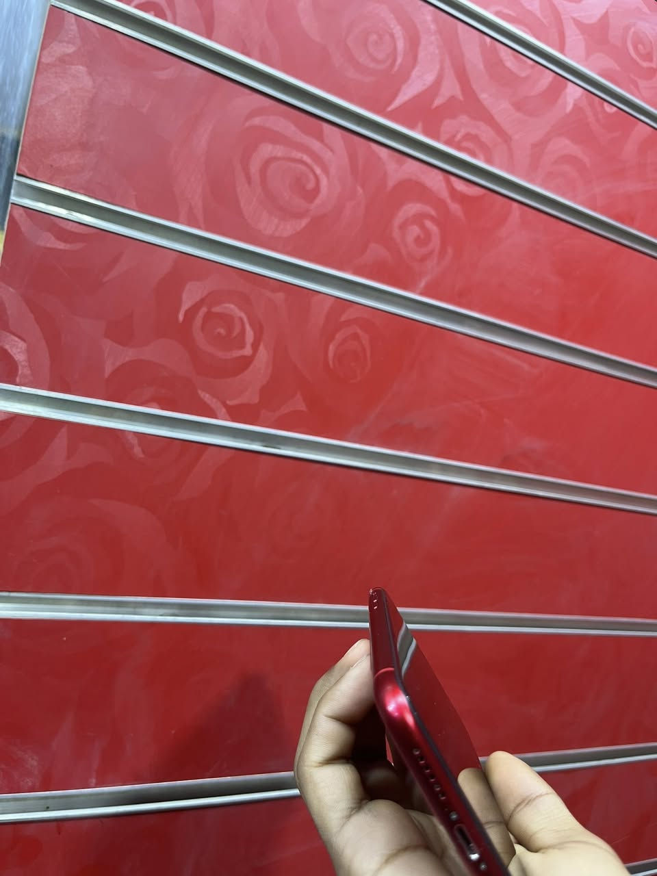 السسلام عليكم ايفون 11 عادي ذاكرته 128 بطاريه 100 مبدل شاشه +بطاريهه+ فيس ايدي متوقف ضهر متفطر  كامره فول سلاسه شاشه اصليه الموقع البصره القبله حي الجامعه قرب مستشفى الطفل السعر 135 وبي مجال بسيط  رقم ***********
