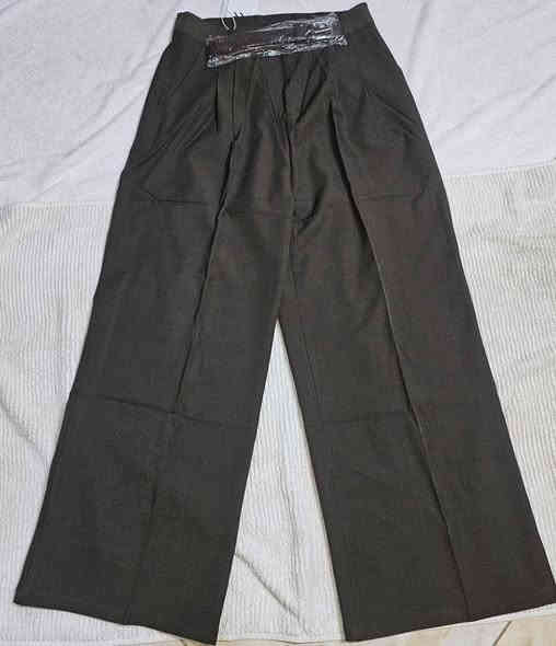 قميص وردي مع الشال وقميص جوزي أيضاً مع الشال وبنطرون قماش قياس 2X مع الحزام متوفر خدمه توصيل داخل كربلاء فقط للتواصل***********
