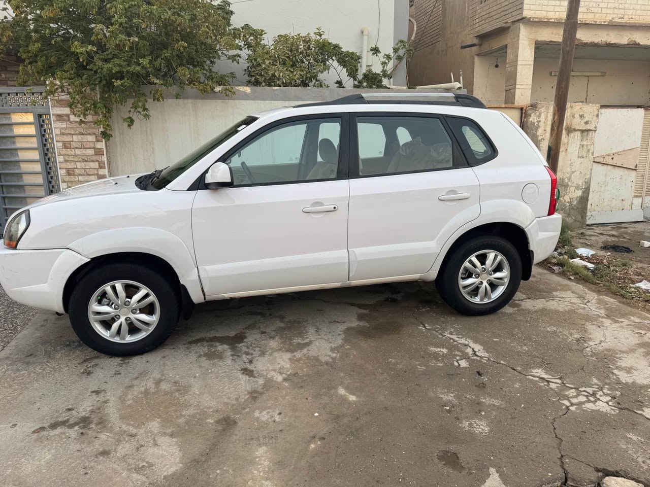 السلام عليكم توسان موديل 2009 رقم بابل السياره فول موصفات فور ويل مكفوله من الصبغ والضربه والتبديل كير مكينه حداديه خير من الله تخم تاير مكينه 2700 ب119 او بيه مجال بسيط *********** مكان السياره حله حلة, بابل
