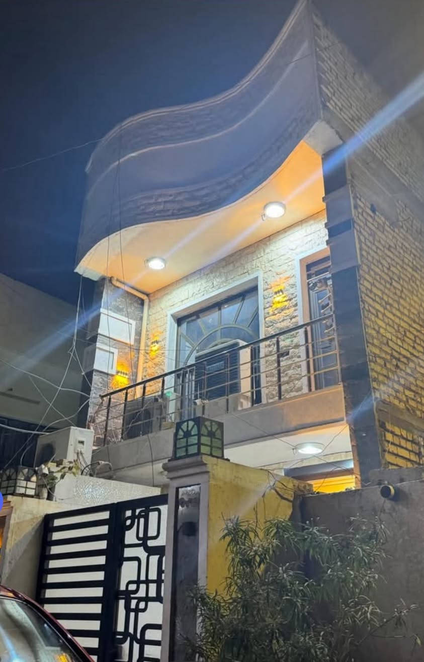 دار للبيع المساحة ١٠٠ ( واجهه 5م نزال 20م ) بناء حديث ٢٠٢٢  ملك صرف
خدمات كامله سيراميك وارضية مرمر 
طابق ارضي ( استقبال ، حولي ، مطبخ ، خدمات صحيه خارجيه وداخليه ) 
طابق اول ( غرفتين نوم + صحيات ) 
طابق ثالث ( غرفة مع ملحق + بيتونه + مخزن خارجي )
طابق رابع ( سطح كبير ) 
العنوان الحريه / دور نواب الضباط شارع زين العابدين 

للاستفسار على الخاص او ***********
