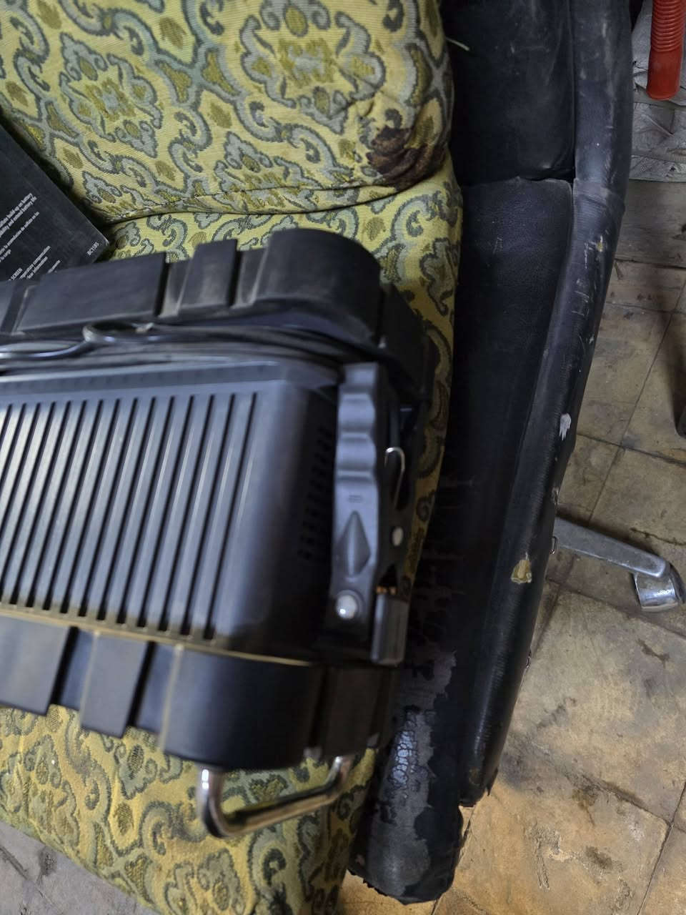 شاحنه ستالي قياس فولت وامبيريه ومشغله واعاده تنشيط البطاريه ١١٠ فولت مع محولتها السعر ١٠٠ الف 
تــ***********
