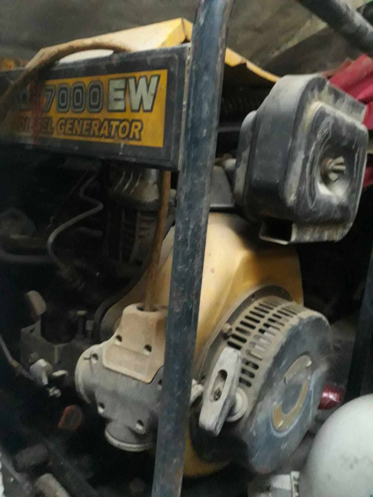 مكينة ومولدة لحام وكهرباء نوعية كام مكشوفة للبيع السعر 350 ألف للإتصال على الرقم 0774 695 2013 موصل, نينوى
