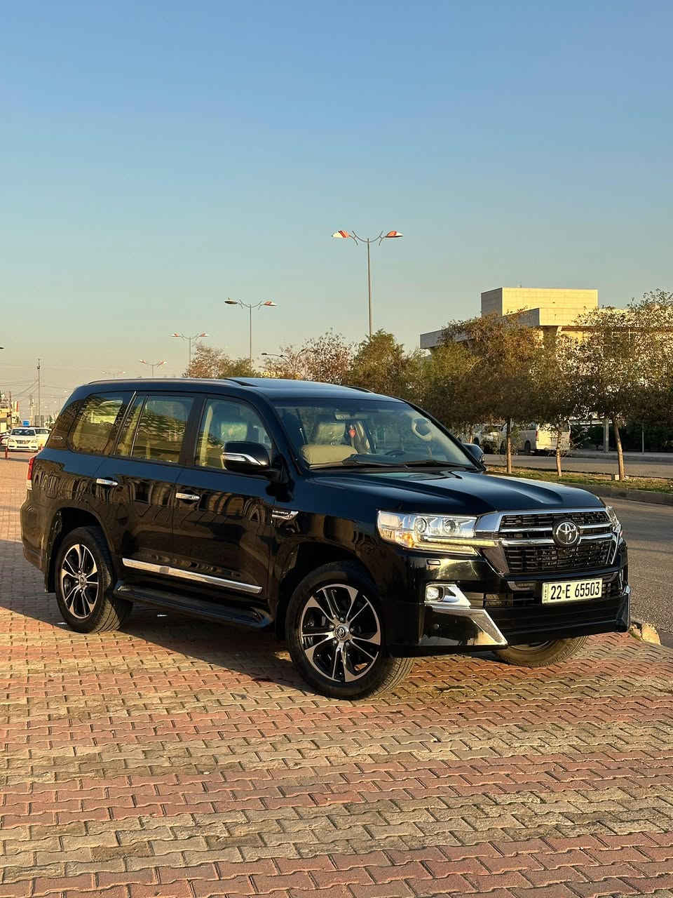 سلام عليكم 
لاند كروز 2021 خليجي gx.r
ماشيه80الف 
موصفات 
1.ثلاجه 
2.فتحه سقف
3.مقعد جلد
4.مقعد كهرباء
5.حساس خلفي امامي
باقي موصفات لاند كروز معروفه
السياره جديده ومكفوله كفاله عامه 
مكان السياره اربيل السعر488$مجال جدا بسيط
***********
