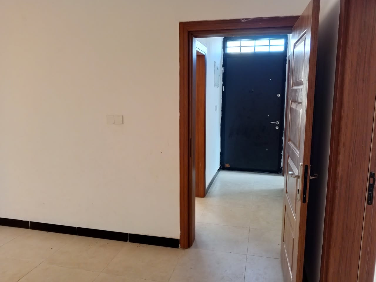 دار للايجار٢٠٠متر مجمع مدينتي قرب جامعة.. كركوك ٢غرف نوم استقبال هول مطبخ صحيات٢ + طابق ثاني غرفة نوم ومخزن.كراج سيارة حديقة موقع الدار حي المهندسين قرب المدارس والمول سعر٤٥٠ قفل بدون خدمات  للاستفسار اكثر  الاتصال ***********او زيارة مكتبنا حي الواسطي مقابل شقق الغاز
