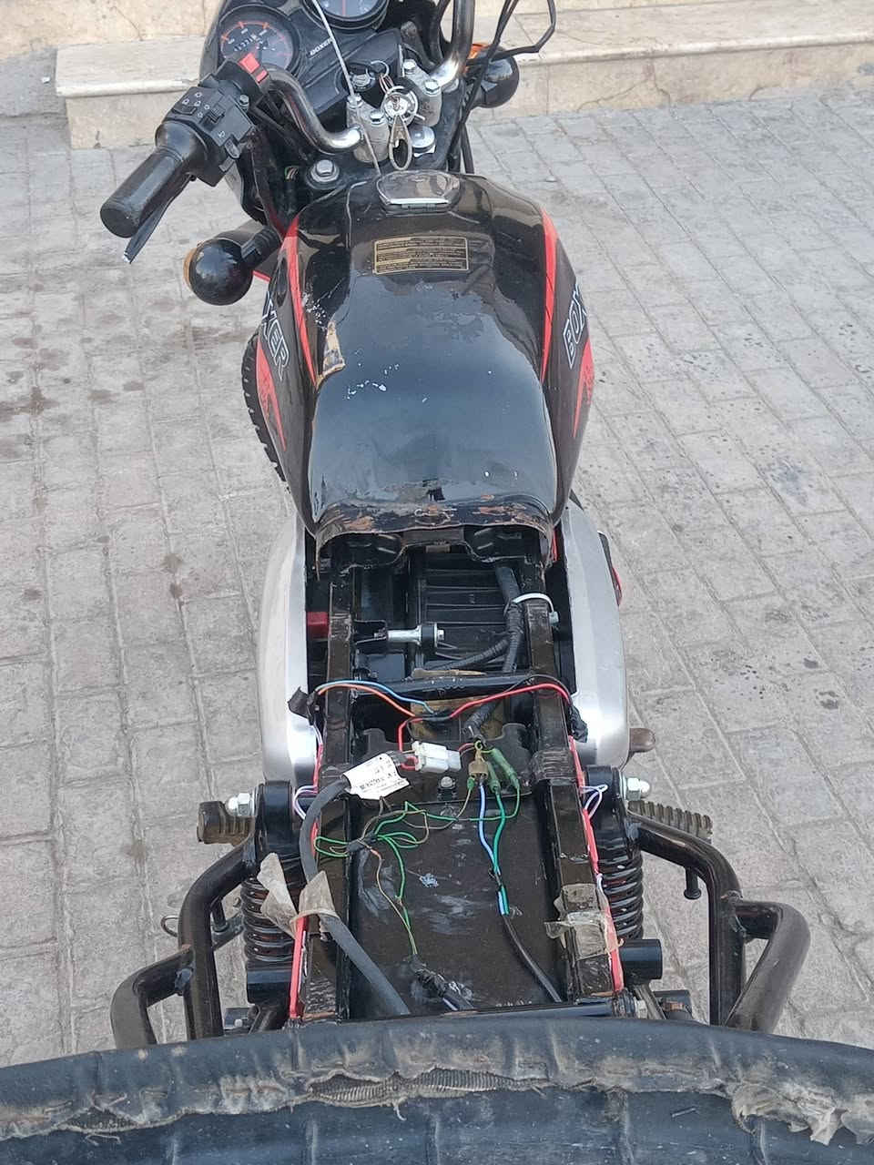 سلام عليكم بوكسر جبلي بدون اوراق
موديل 22شهر 12 طالع 23 دراجه نضافه80 بل ميه 
تخم دايرات جديد لايت زنون ب20 الف 
شي على شي دراجه تخبل مكينه ناعمه كلش
ملاحضه دراجه بيه كازكيت ولتسيرن بي عواج 
سعر 900 ♤ وبيه مجال عواني بغداد مدينه الصدر رقمي ولستفسار ***********
