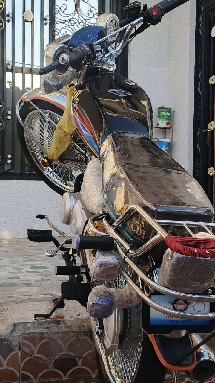 سلام عليكم دراجة نامه برو للبيع موديل 26 بعدة زيرو اوراق كاملة مكاني ديالى منصورية  الجبل وسعر اتصل *********** خاص ما اجاوب 👍
