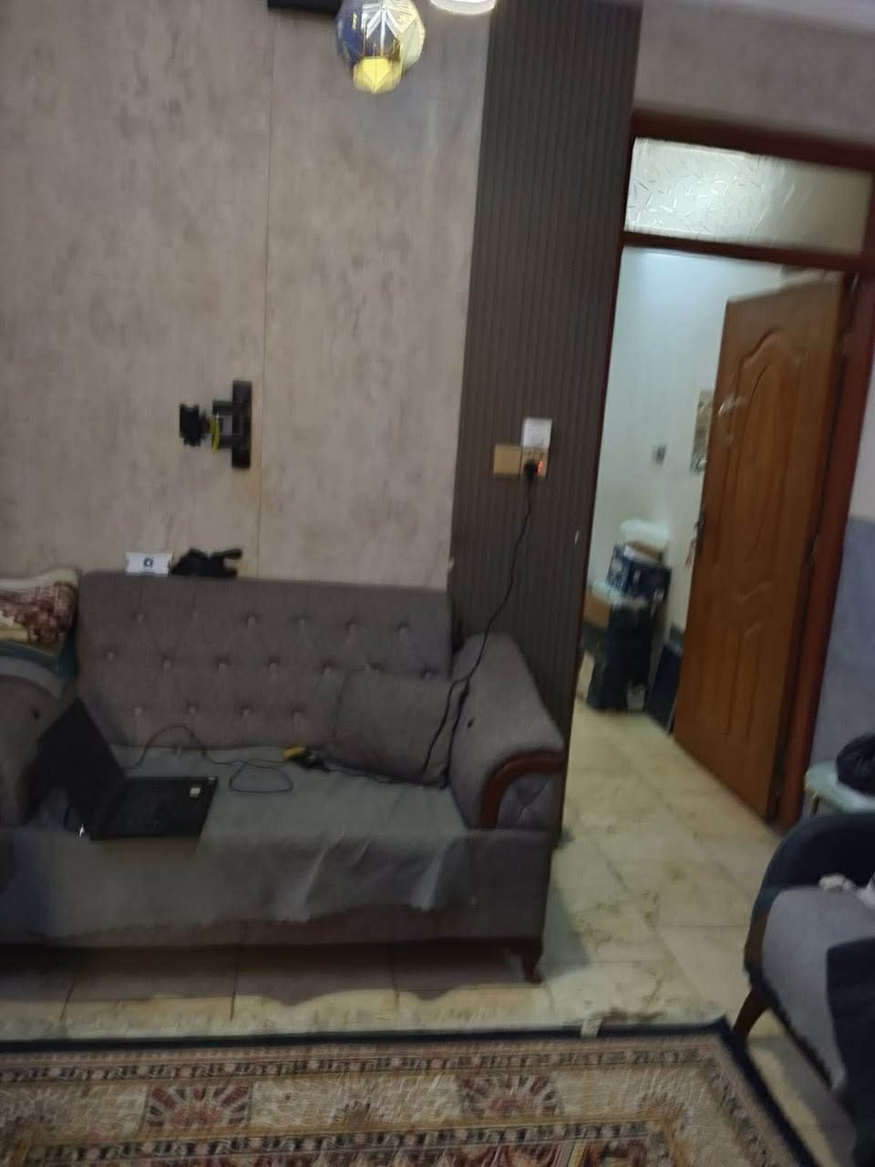 ***********  بغداد سبع ابكار محله 340 
بيت ( طابو سكني ) للبيع بناء حديث مساحة 94 متر واجهة 4متر   كراج   و الارضي يحتوي ع صالة ومطبخ وغرفة نوم وخدمات. طابق ثاني 3غرف نوم. وحمام غربي  طابق ثالث  بيتونة وغرفة سندويج وسطح  طبعن كاونترات وسبلت من ضمن البيع. خدمات فووول تبليط احلى محلة عرض الشارع 8م وبي رصيف  ( بسبع ابكار المربع الذهبي )
*********** بغداد, العراق
