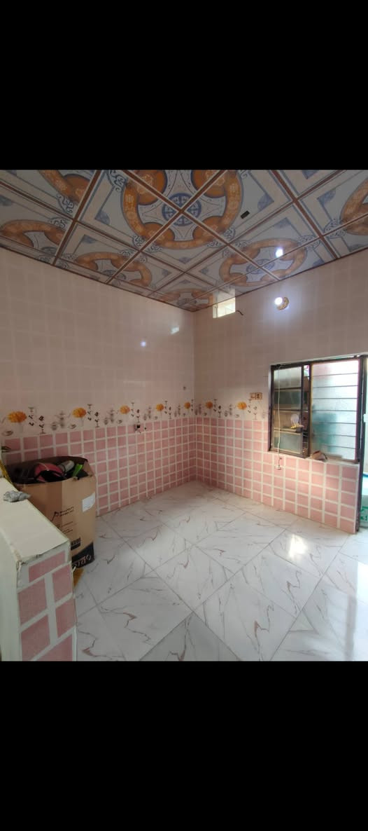 سلام عليكم عندي بيت البيع مساحة 50 متر قرب سيطره البراهمة بحي رباب سعر28 بيه مجال ***********
